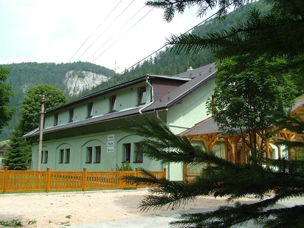 Penzion Borovica Stratená Buitenkant foto