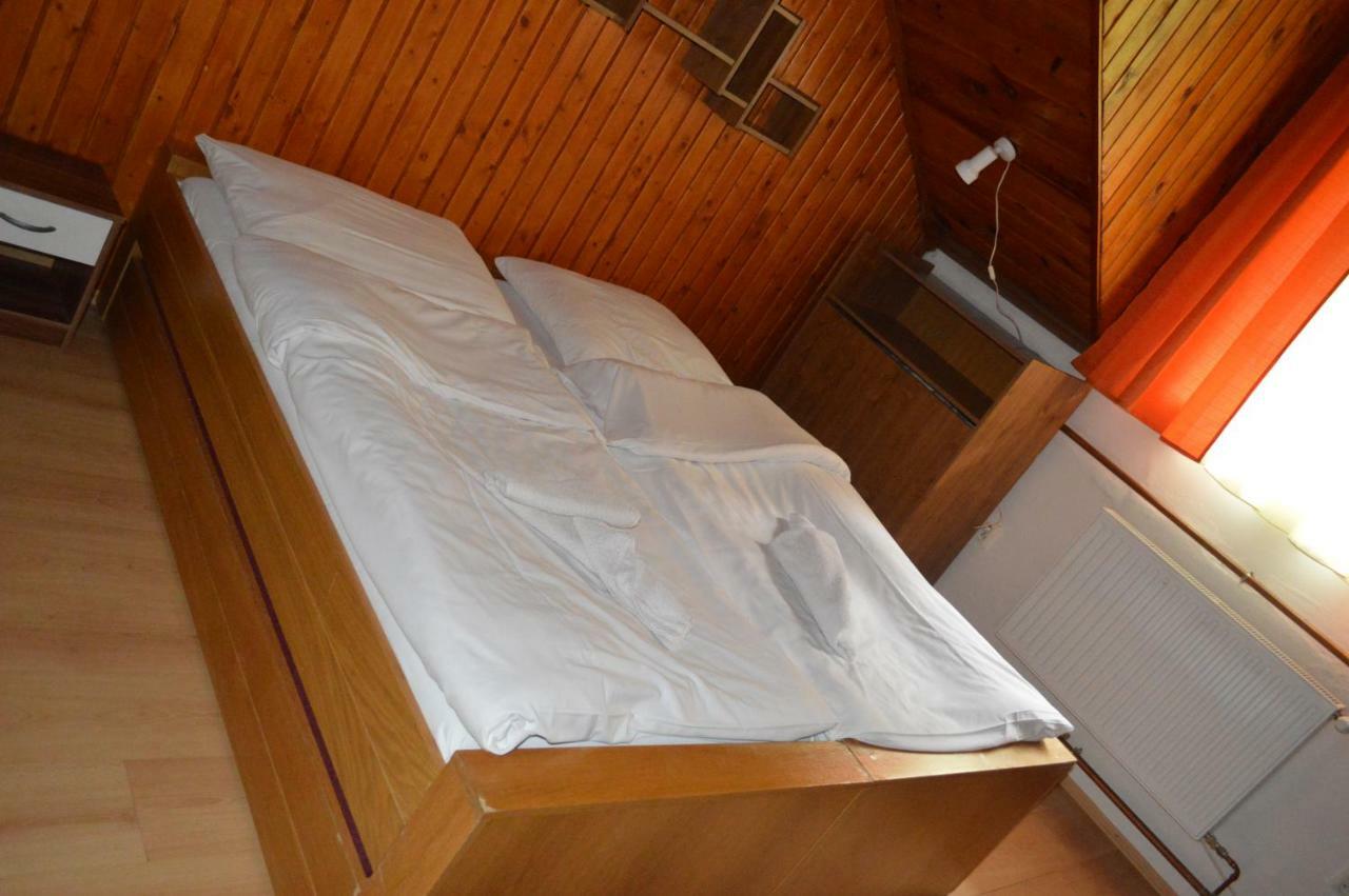 Penzion Borovica Stratená Buitenkant foto